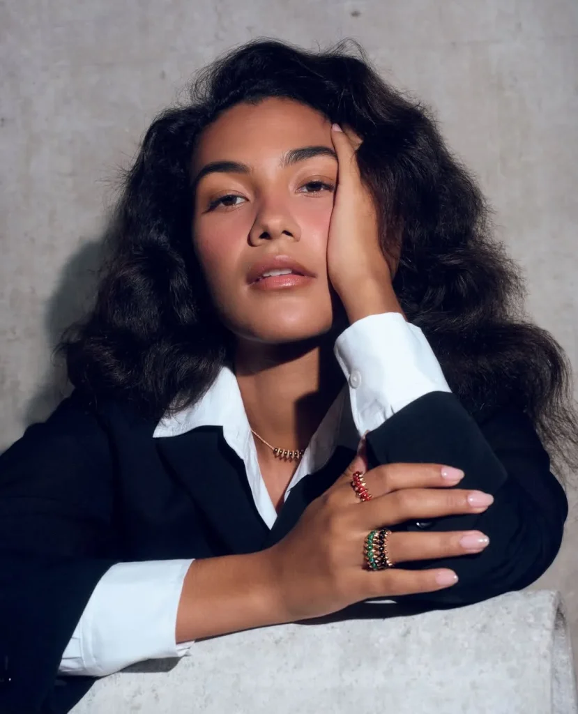 olivia-dean-clash-de-cartier-14