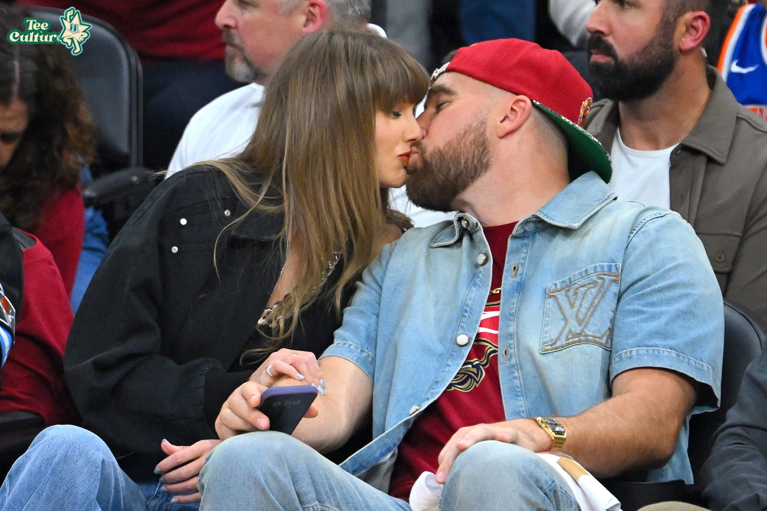 The-Taylor-Swift–Travis-Kelce-Wedding-Pastry-That-Became-a-Fan-Obsession-Why-One-Free-Dessert-May-Be-the-Most-Viral-Food-Moment-of-2026-1 2